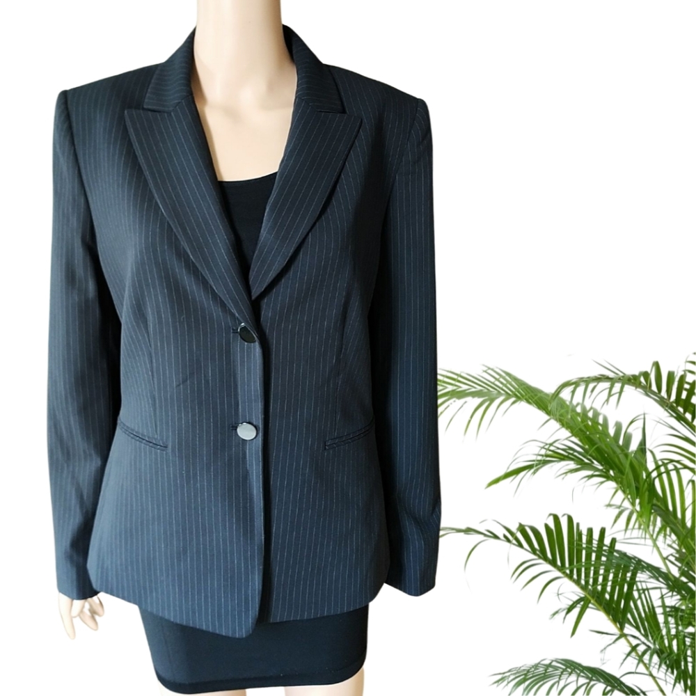TAHARI ARTHUR S LEVINE Women's Pinstripe two Button Blazer Size 12